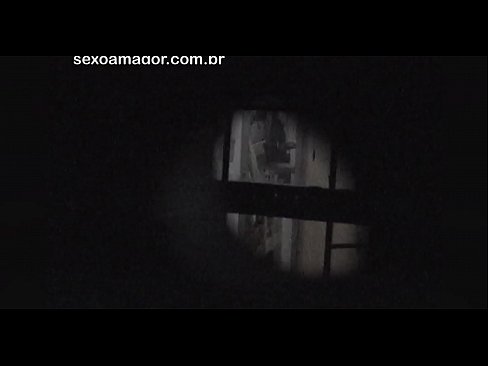 ❤️ Blondiin saab salaja videolevi naabruskonna voyeuri poolt peidetud õõnsate telliskivide taha peidetud ❤️❌ Just porn at us ❤