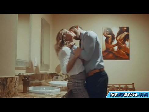 ❤️ Kui rinnakas blondiin võrgutab sind avalikus tualettruumis ❤️❌ Just porn at us ❤